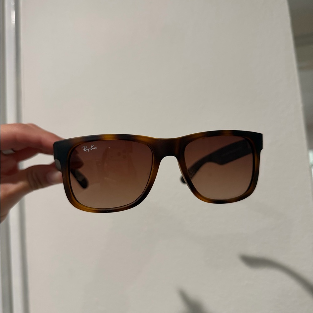 Ray-Ban Men’s Tortoiseshell Frame with Brown Gradient Lenses